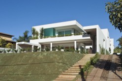 Дорогой особняк в Бразилии от Faleiro Guerra Arquitetura