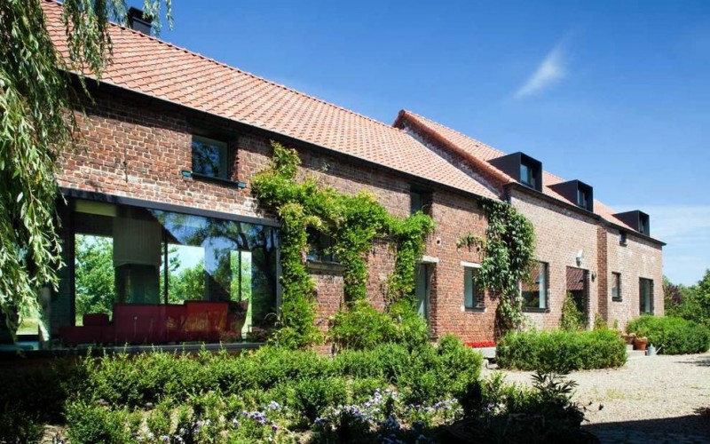 Преобразование старой фермы в современный семейный дом в  Бельгии.