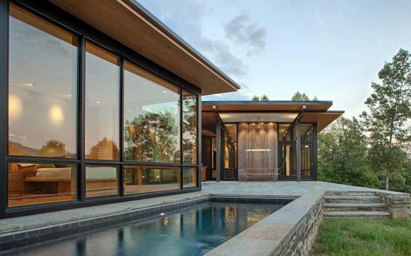 Contemporary US Lake House Defined by Openness and Transparency