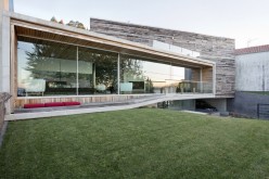 Sustainable and Spectacular: Dezanove House by Iñaki Leite