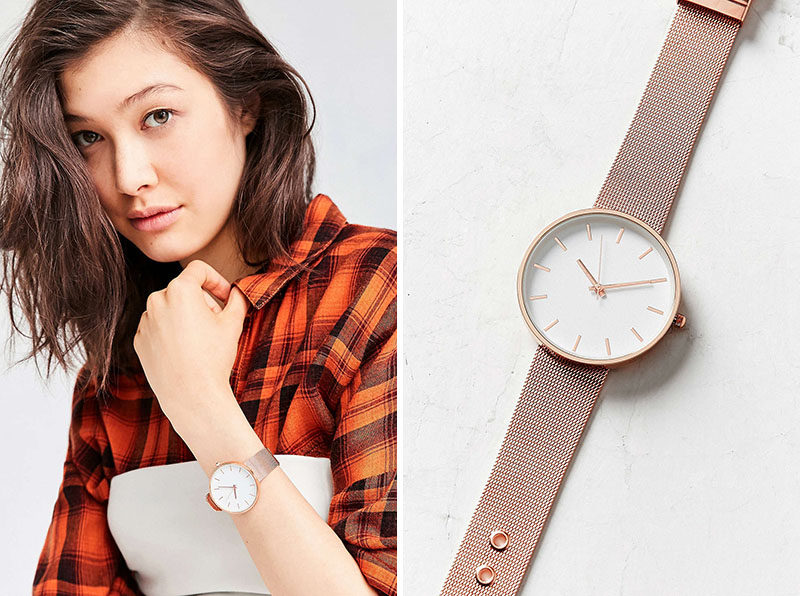 The Ultimate Gift Guide For The Modern Woman (40 Ideas!) // A minimal rose gold watch with a mesh band turns a basic t-shirt and jeans into a sophisticated and thoughtful outfit.