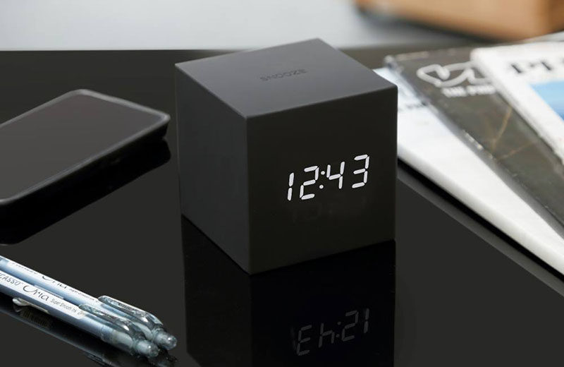 40 Awesome Gift Ideas For Architects And Interior Designers // Small black desk clock