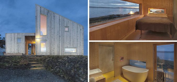 Этот небольшой деревянный домик расположен на скалистом побережье Норвегии