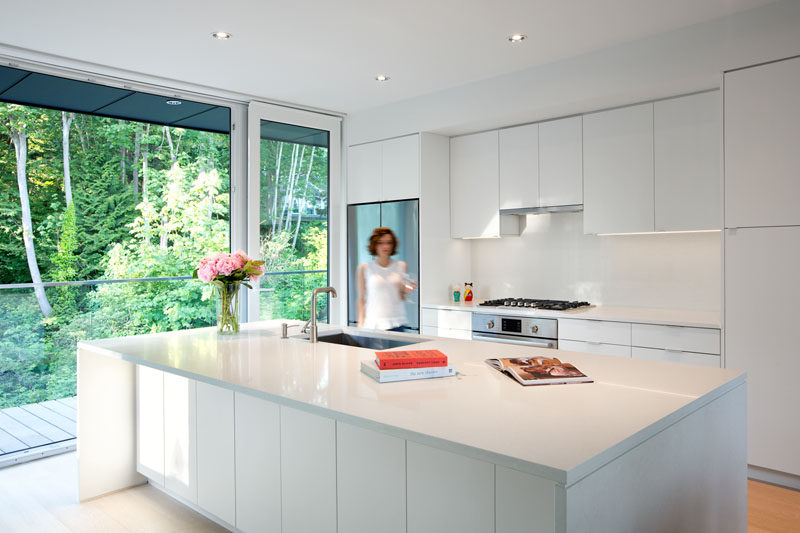 Kitchen Design Ideas - White, Modern and Minimalist Cabinets // These white cabinets reflect the natural light that streams through the windows to make the kitchen even brighter.