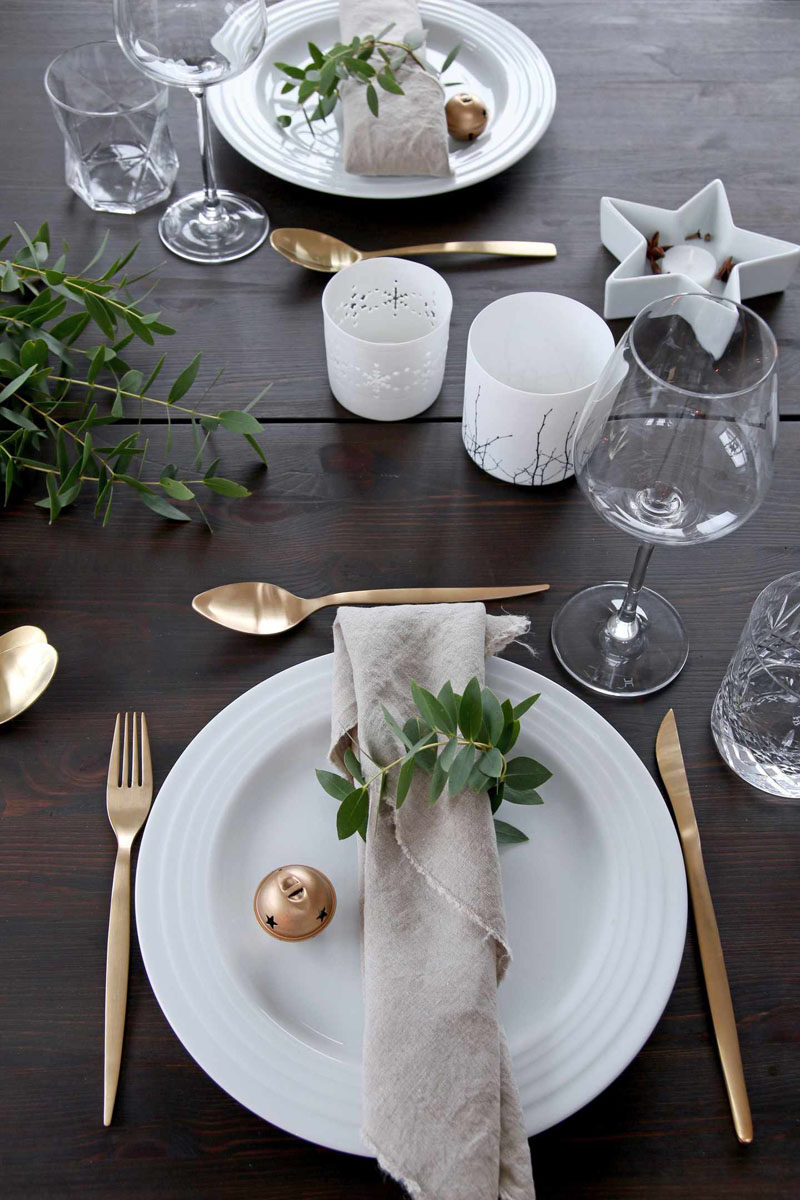 15 Inspirational Ideas For Creating A Modern Christmas Table Full Of Natural Elements // Strips of greenery wrapped and secured around a simple napkin keep the place setting natural and environmentally friendly.