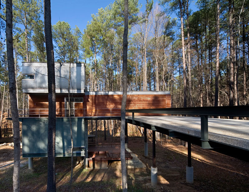18 Modern House In The Forest // Tall skinny trees surround this contemporary forest home in North Carolina.