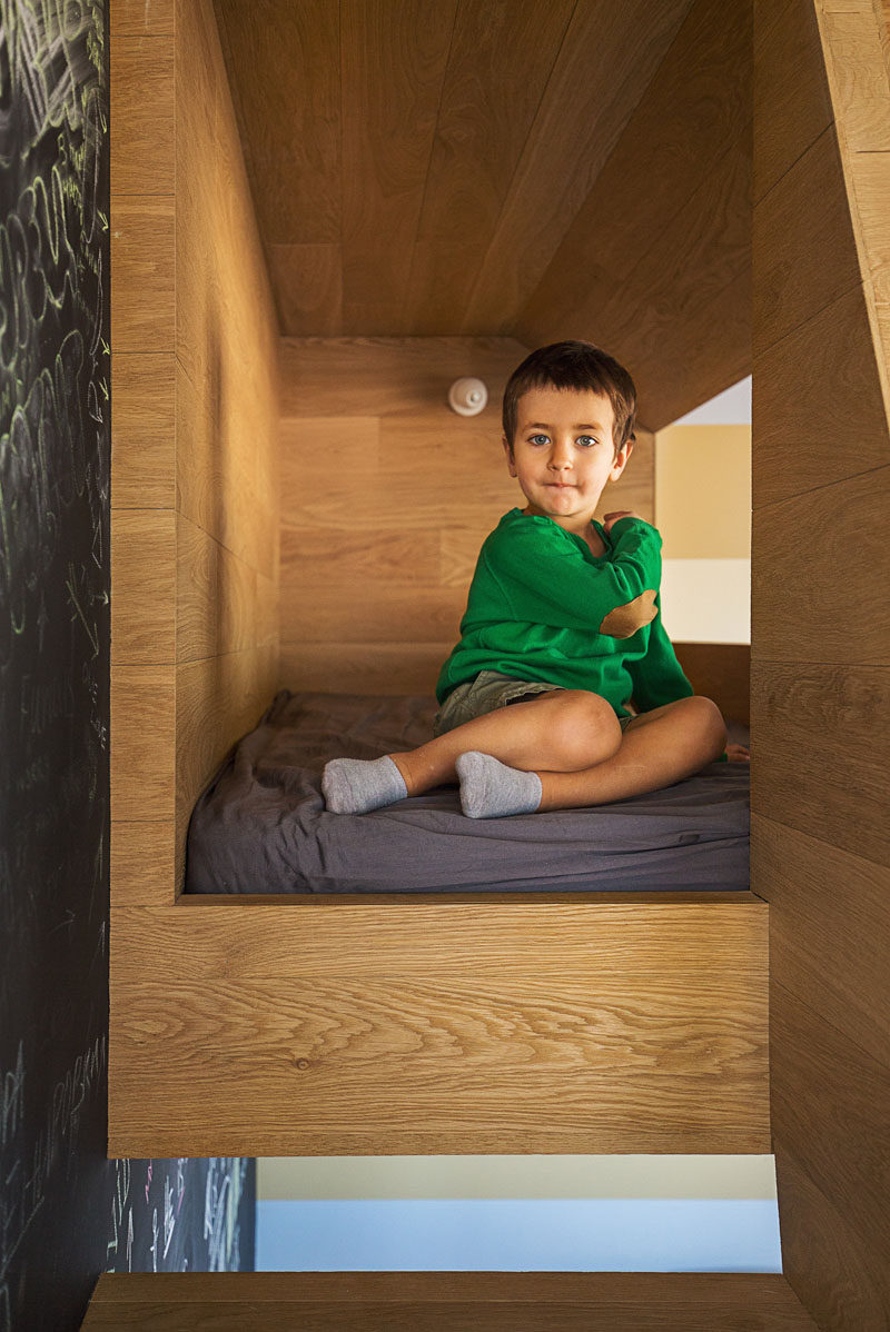 Inside this kids cubby, there's a fitted cushion (or mattress) to make playing more comfortable.