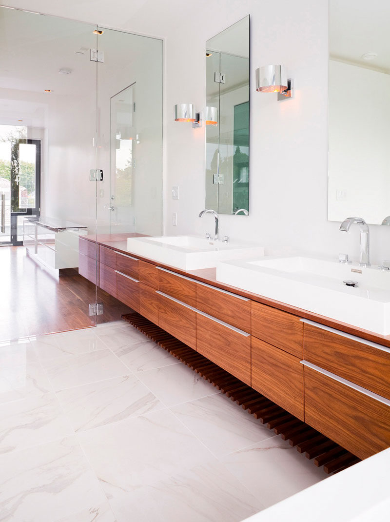 5 Bathroom Mirror Ideas For A Double Vanity // Two rectangular mirrors adds height to the bathroom and lets each person have their own space.