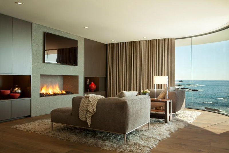 8 TV Wall Design Ideas For Your Living Room // The TV in this living room is above a fireplace to make watching TV and movies that much more comfortable.