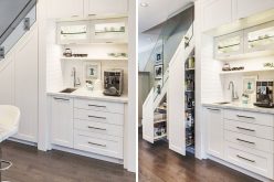 До и после – посмотрите, как этот дом добавил кофе и еды шкафа для хранения вещей под лестницей