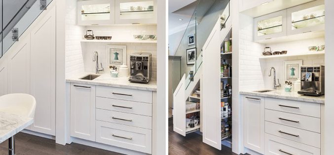До и после – посмотрите, как этот дом добавил кофе и еды шкафа для хранения вещей под лестницей