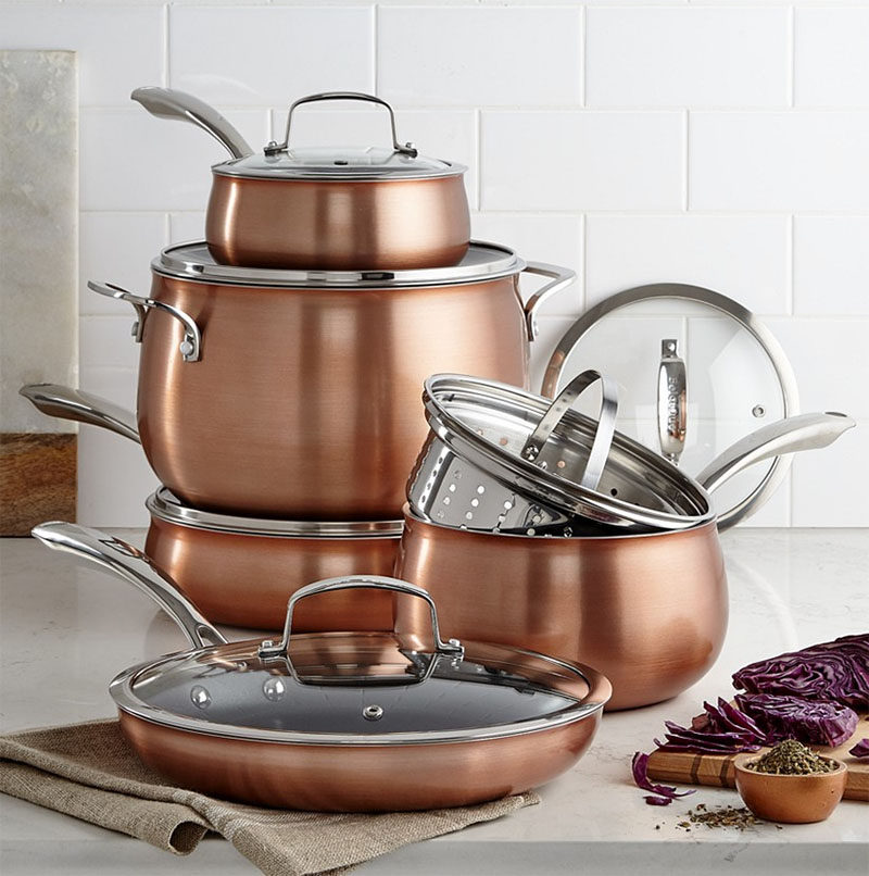Kitchen Decor Ideas - 12 Ways To Add Copper To Your Kitchen // A set of copper cookware gives your kitchen a put together look and makes cooking that much more enjoyable.