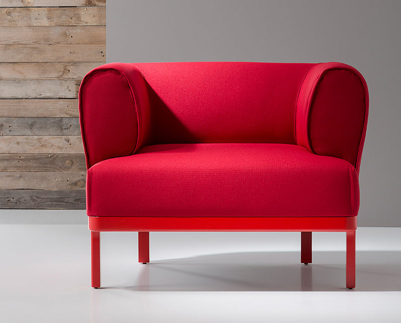 This red armchair named the Zip Armchair has been designed by edeestudio for B&V.