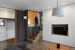 Маленькая квартира дизайн идея – поднял спальня позволяет ящиком для хранения
