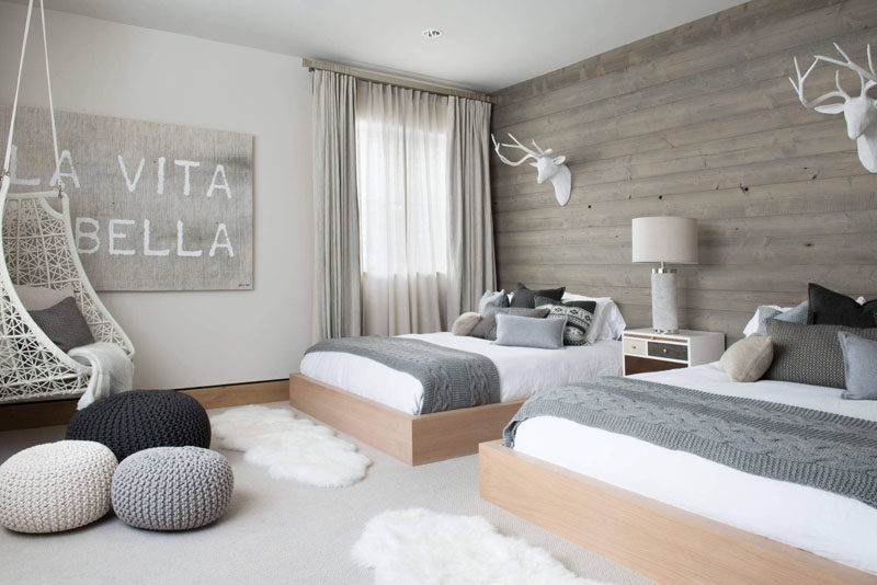 5 Simple White Bedroom Decor Ideas To Use In Your Home // Sheepskin Rug - While these come in a wide range of colors, a bright white one by far has the most luxurious look to it. 
